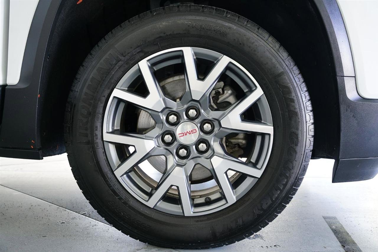 Used 2023 GMC Acadia SLT image 30