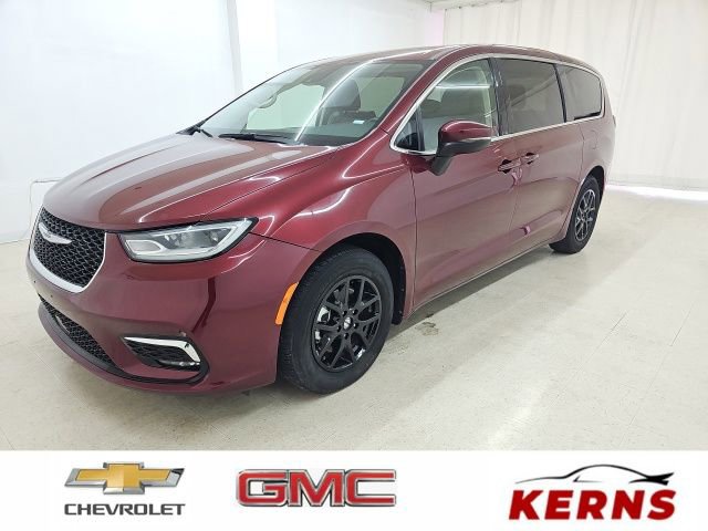 Used 2023 Chrysler Pacifica Touring-L FWD image 1