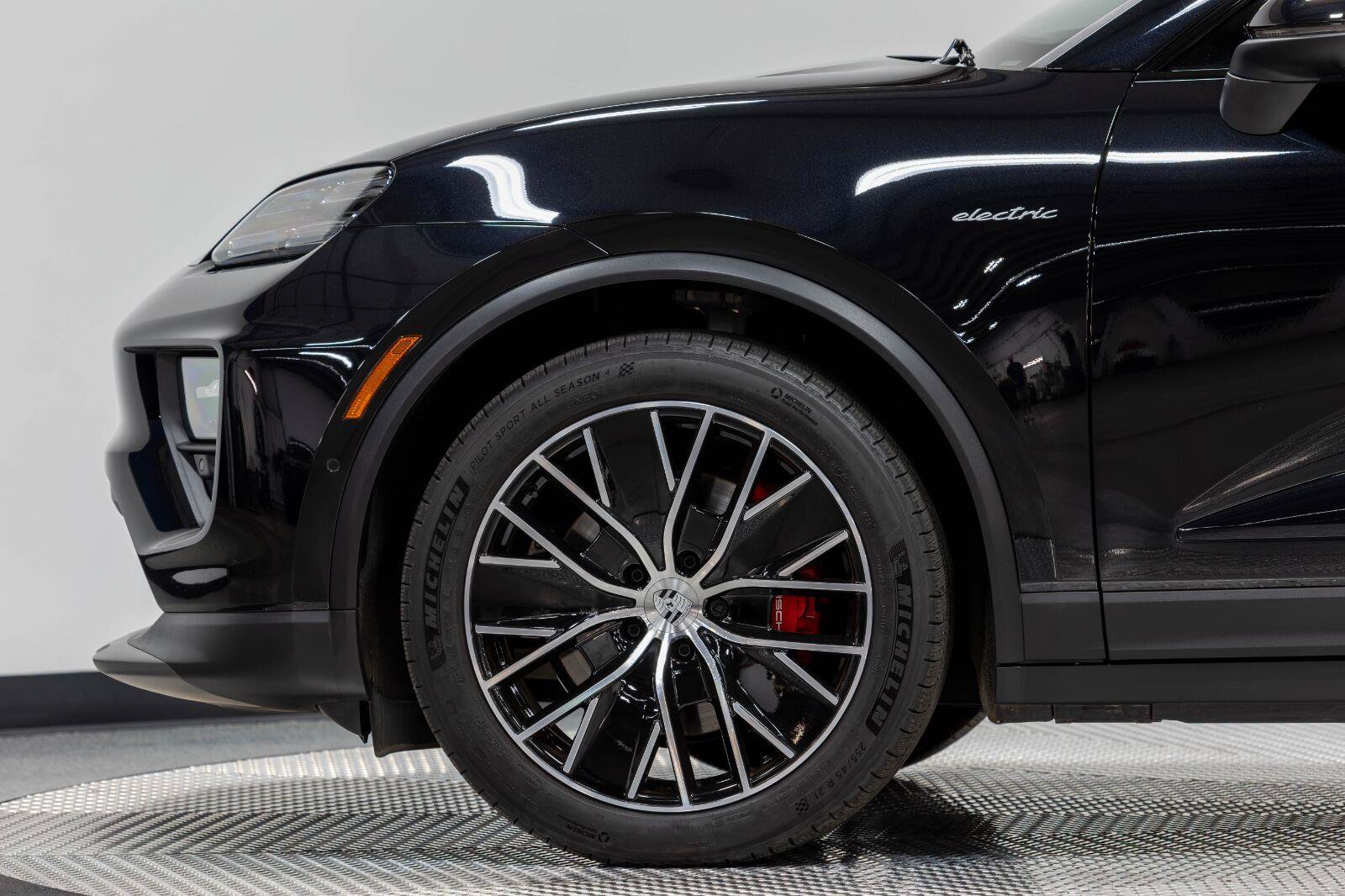 Used 2025 Porsche Macan 4S Electric AWD/4WD image 10