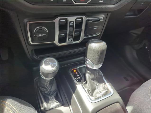 Used 2025 Jeep Gladiator Sport AWD/4WD image 11