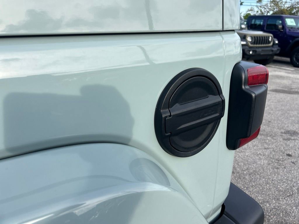 Used 2024 Jeep Wrangler Unlimited Sahara AWD/4WD image 22