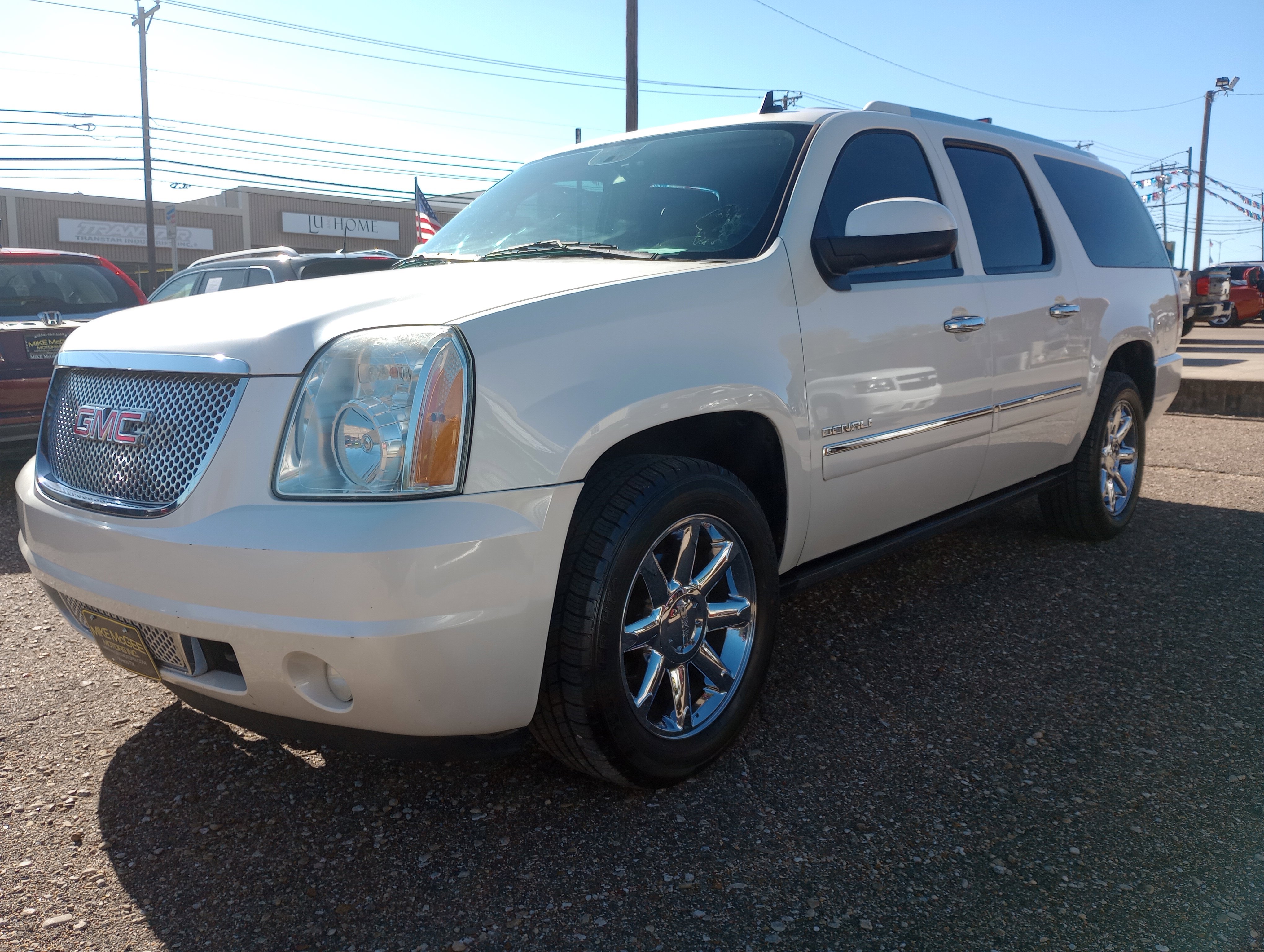 Used 2014 GMC Yukon XL Denali image 3