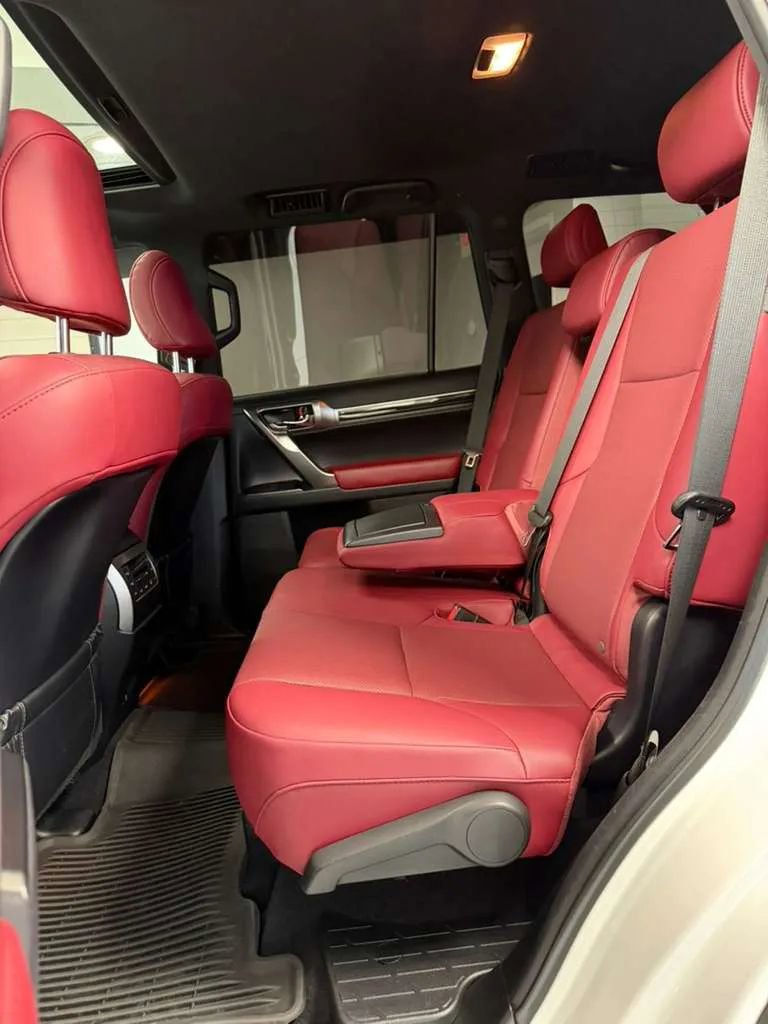 Used 2023 Lexus GX 460 Premium w/ Premium Package image 9