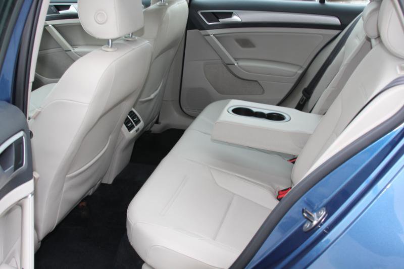 Used 2015 Volkswagen Golf S image 40