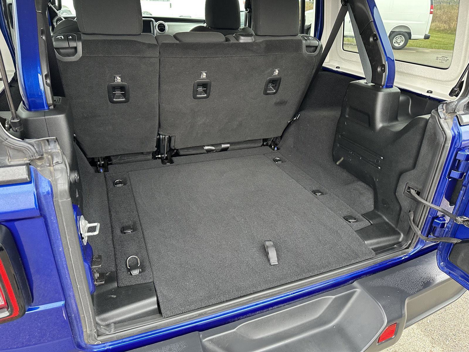 Used 2018 Jeep Wrangler Unlimited Sahara w/ Cold Weather Group image 10