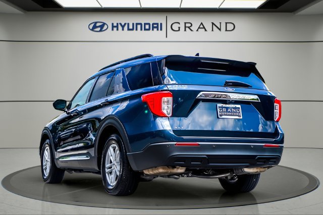 Used 2024 Ford Explorer XLT RWD image 4