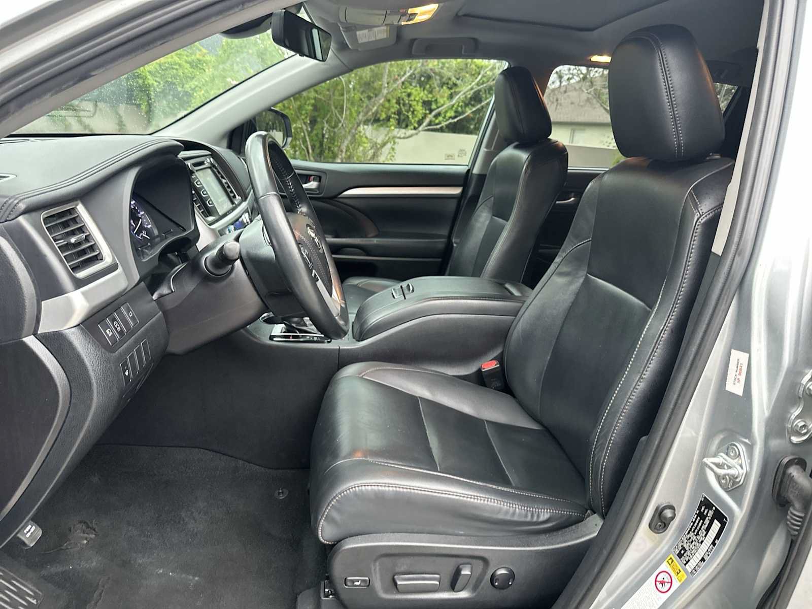 Used 2019 Toyota Highlander XLE FWD image 15