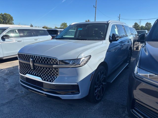 New 2026 Lincoln Navigator Reserve AWD/4WD image 3