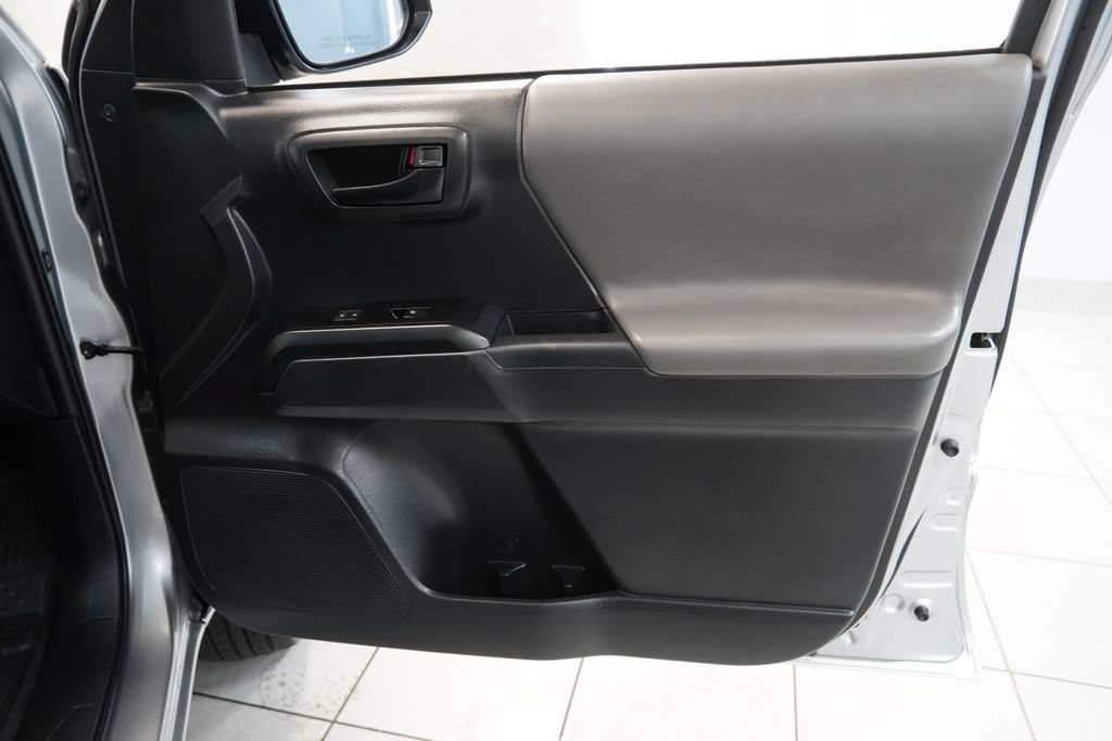 Used 2023 Toyota Tacoma SR AWD/4WD image 32