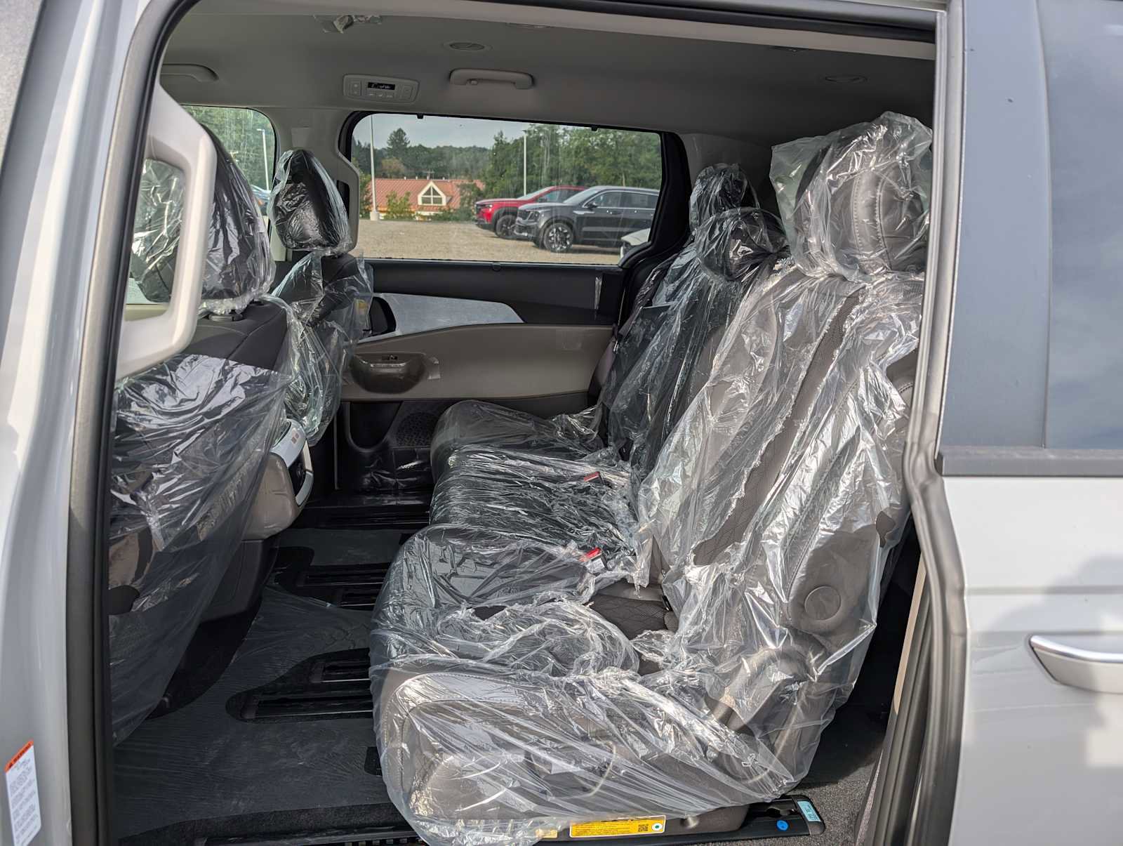 New 2026 Kia Carnival EX image 19