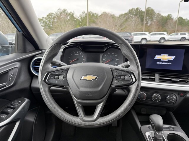 Used 2025 Chevrolet Trax LS image 18