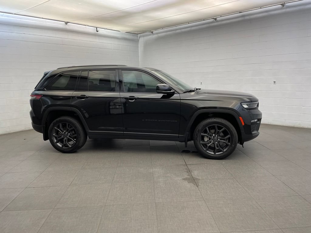 New 2025 Jeep Grand Cherokee Limited w/ MOPAR Finishing Package AWD/4WD image 2
