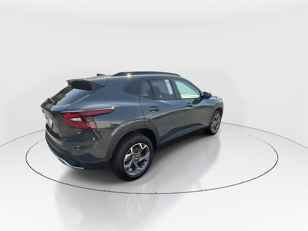 New 2026 Chevrolet Trax LT w/ LT Convenience Package FWD image 8
