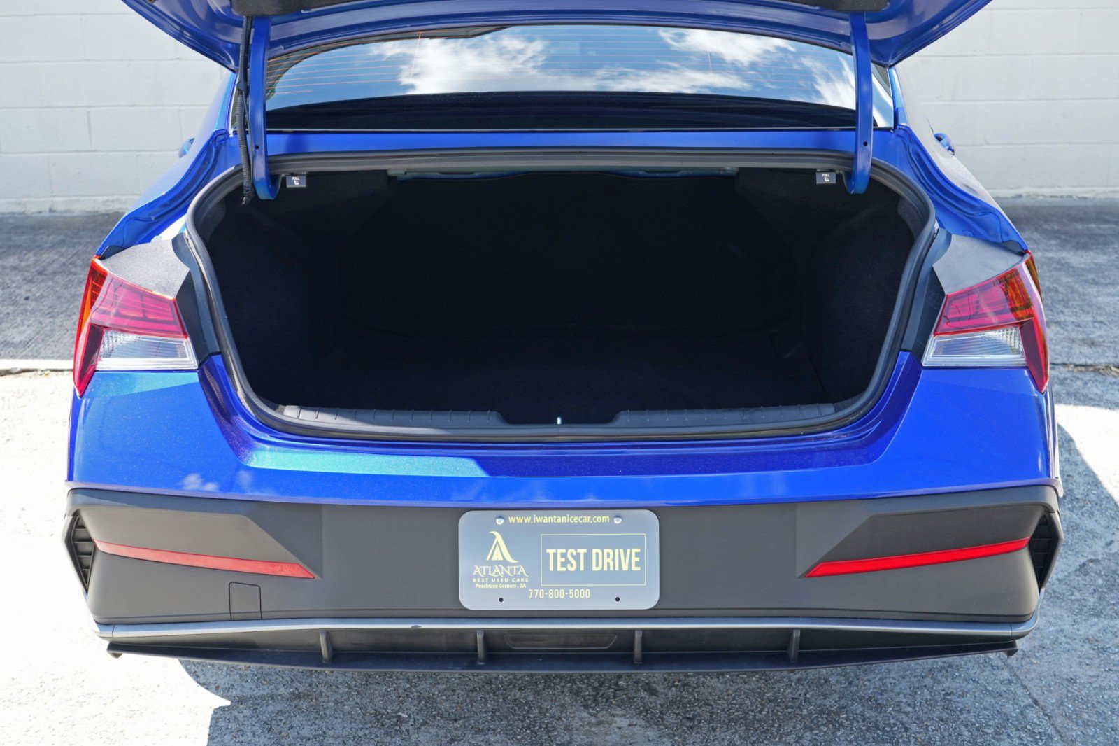 Used 2025 Hyundai Elantra SEL FWD image 9