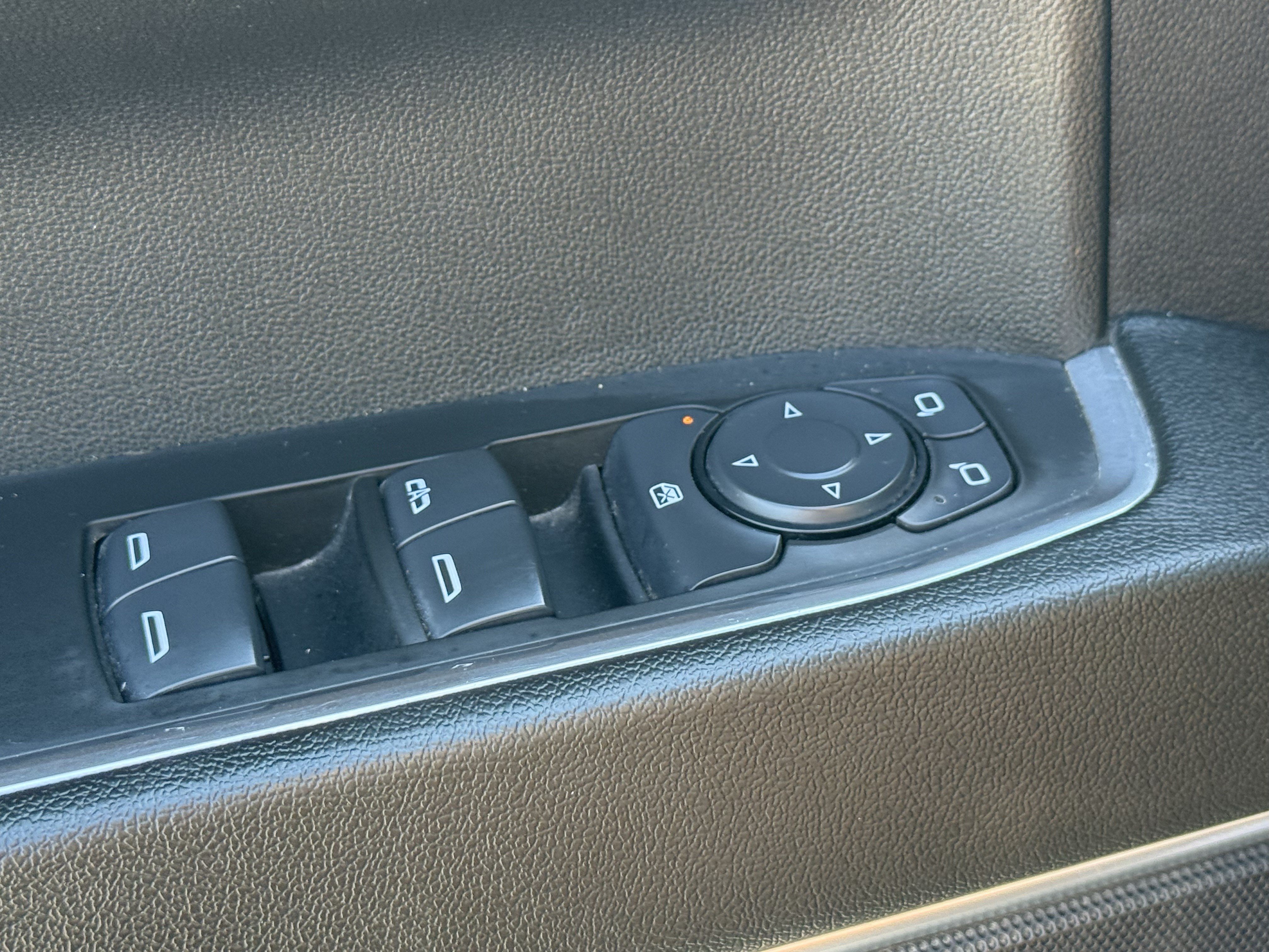 Used 2025 Chevrolet Silverado 1500 LT AWD/4WD image 24