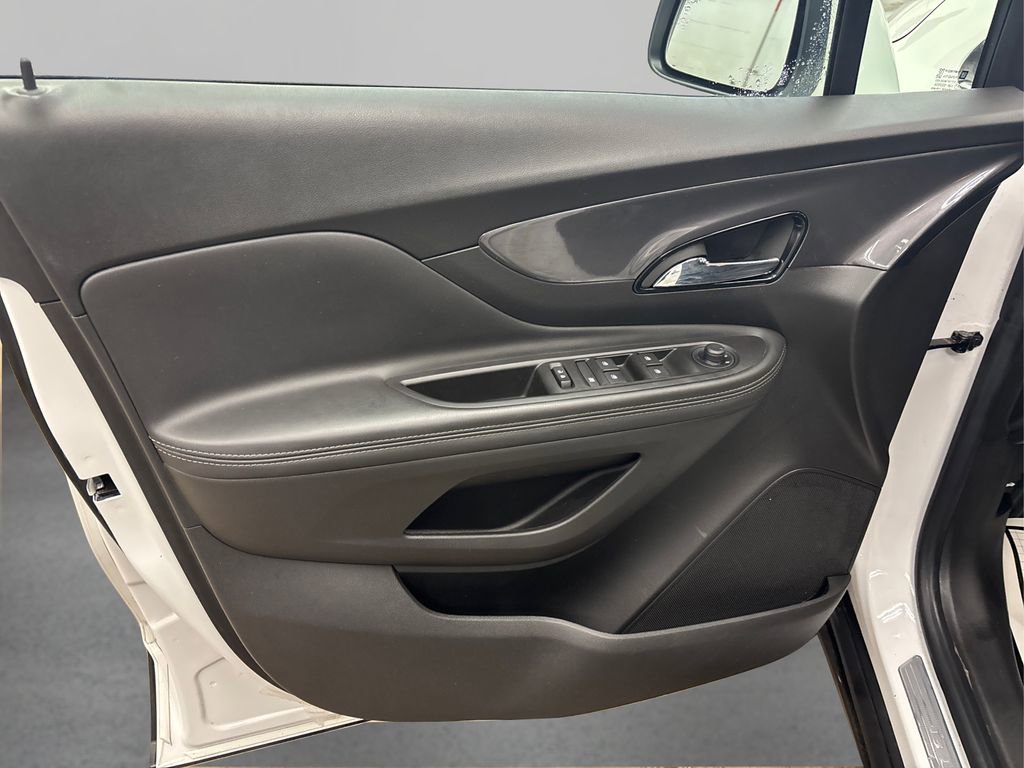 Used 2022 Buick Encore Preferred w/ Safety Package image 22