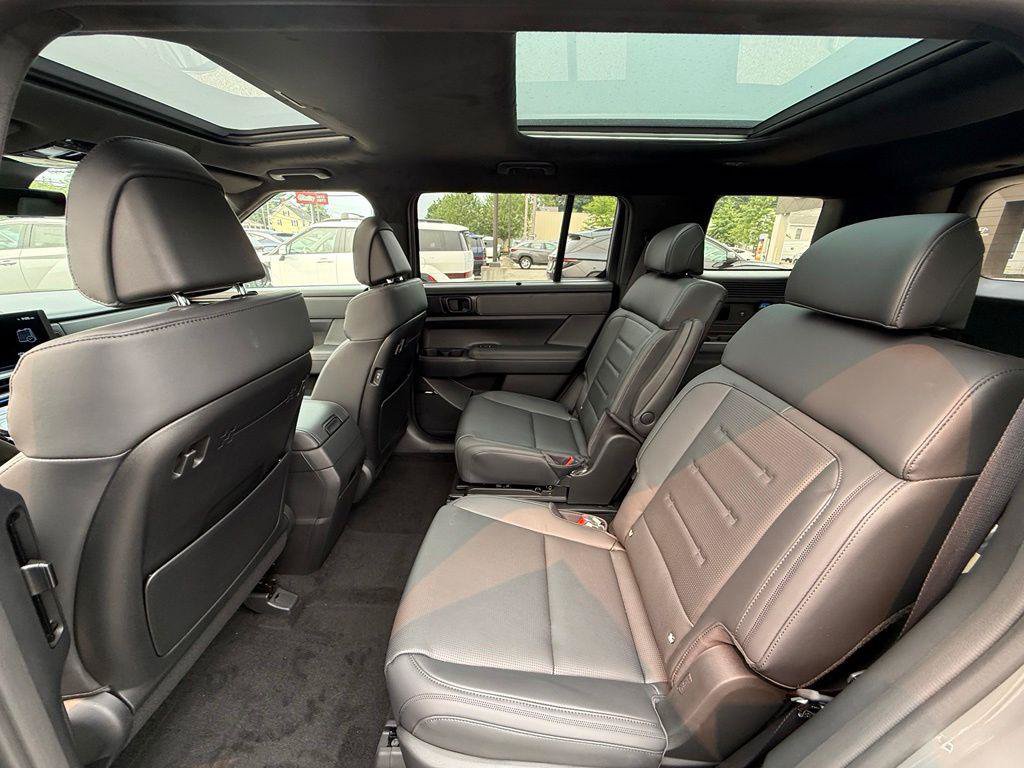 New 2026 Hyundai Santa Fe Calligraphy w/ Tow & Go Package AWD/4WD image 17
