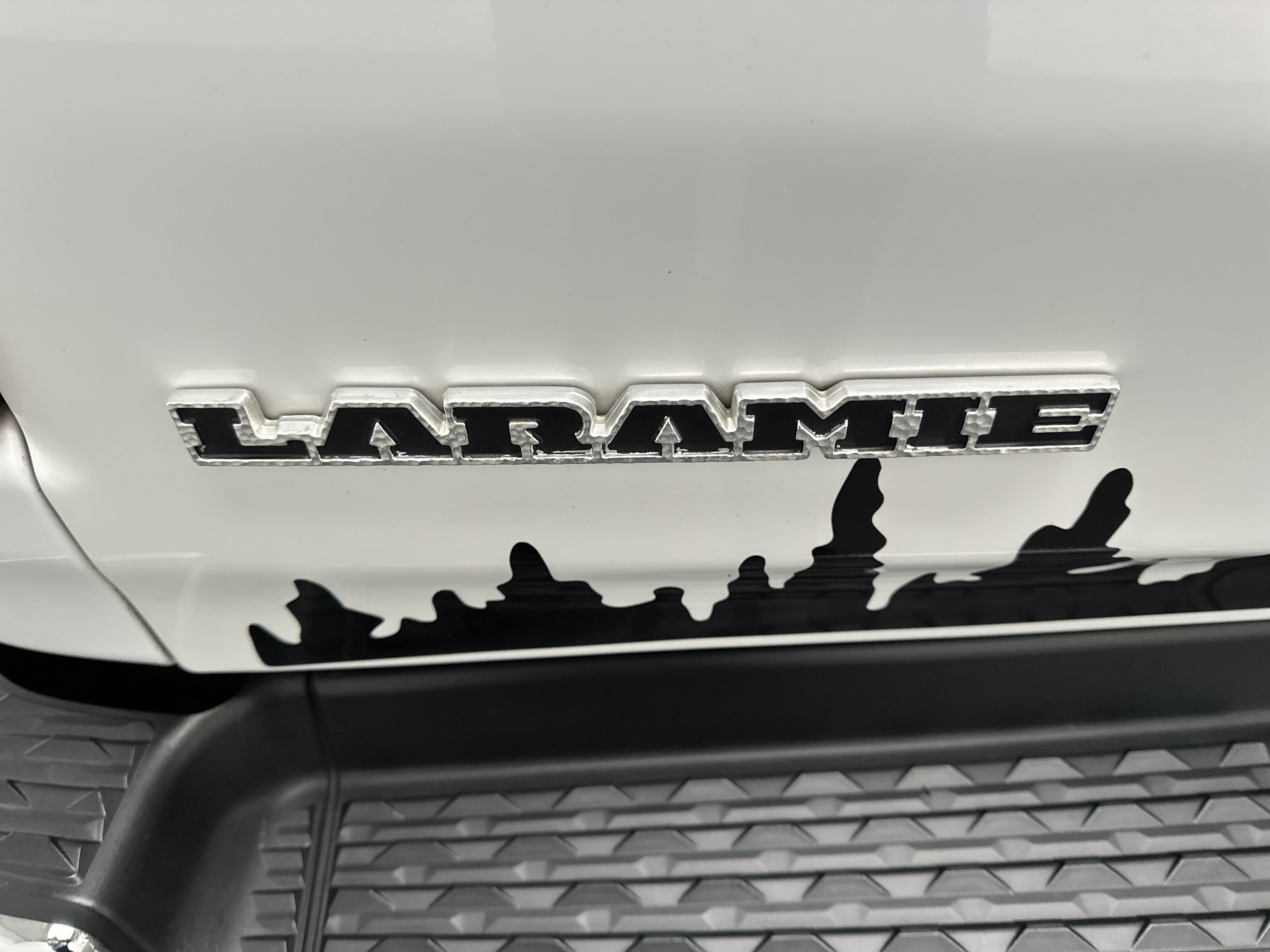 Used 2020 RAM 1500 Laramie AWD/4WD image 14