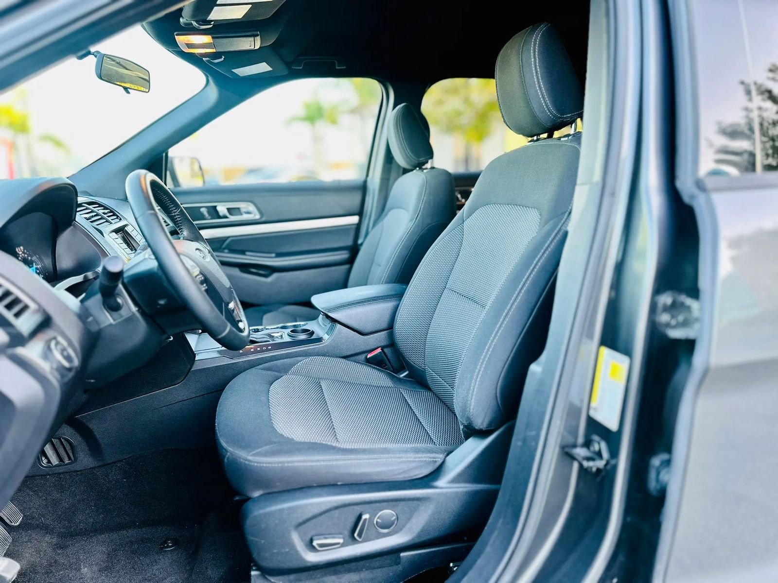 Used 2018 Ford Explorer XLT FWD image 10