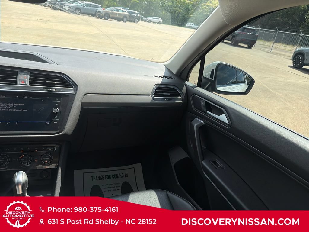 Used 2021 Volkswagen Tiguan SEL AWD/4WD image 32