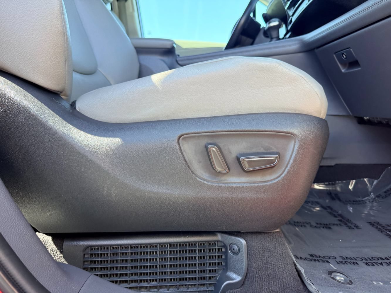 Used 2022 Toyota Sienna XLE AWD/4WD image 25