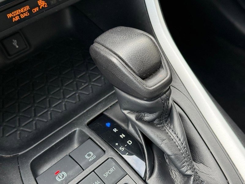 Used 2020 Toyota RAV4 LE w/ Carpet Mat Package image 26