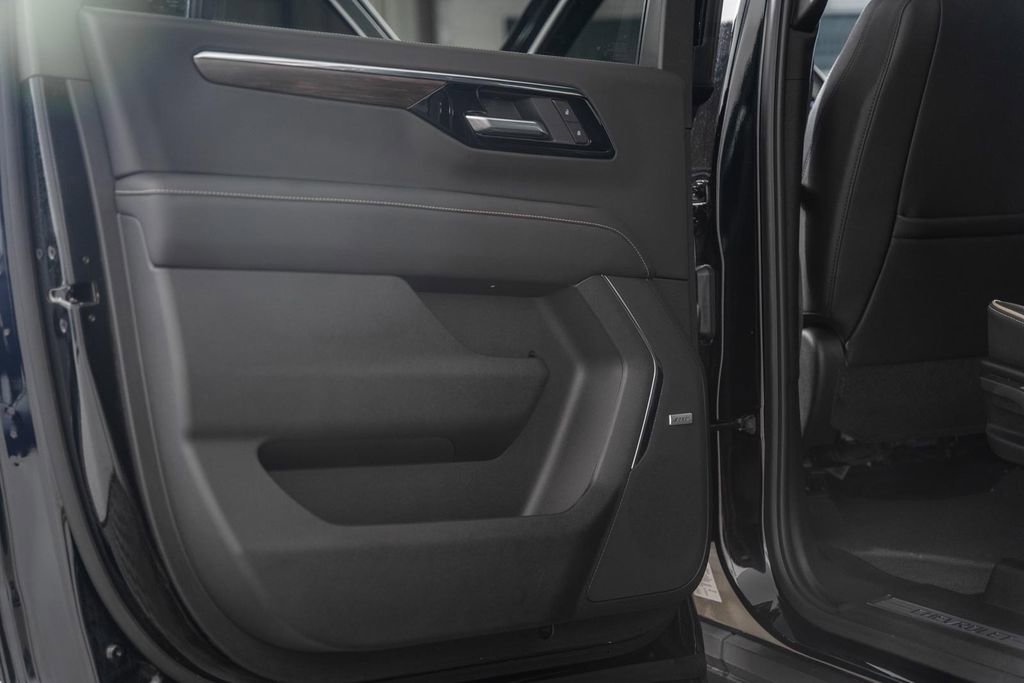 Used 2026 Chevrolet Suburban Premier image 42