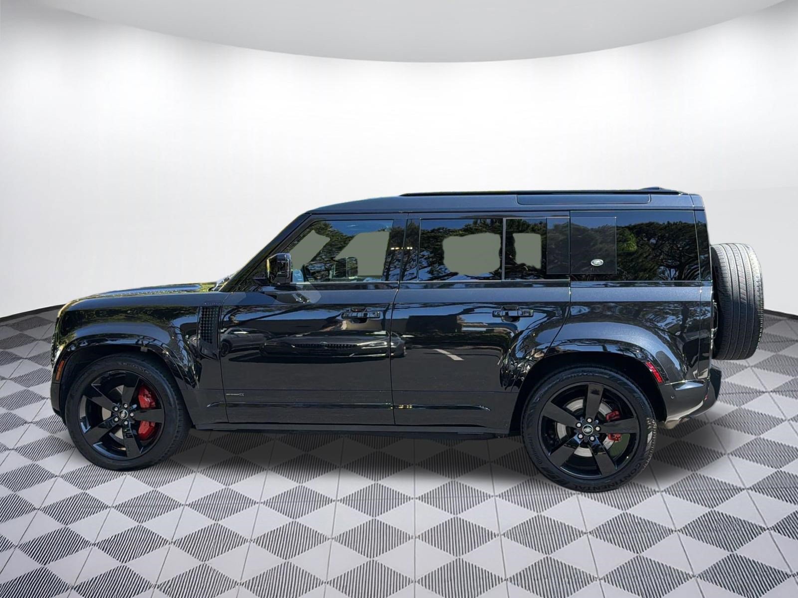 Used 2023 Land Rover Defender 110 X AWD/4WD image 2
