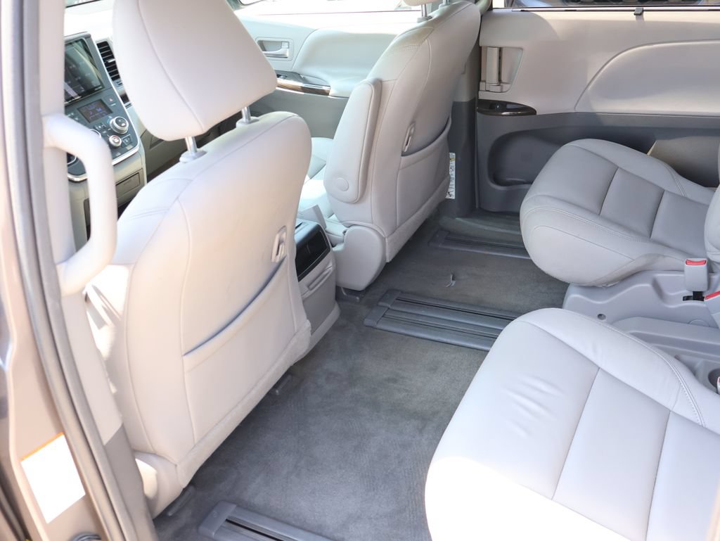 Used 2017 Toyota Sienna XLE FWD image 10