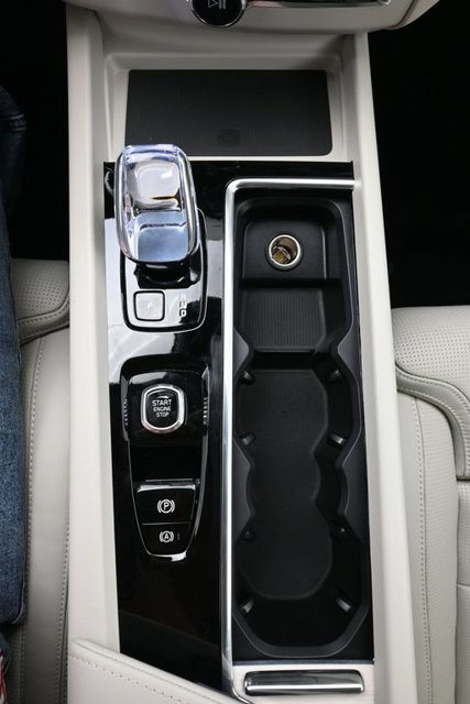 New 2027 Volvo XC60 B5 Ultra AWD/4WD image 12