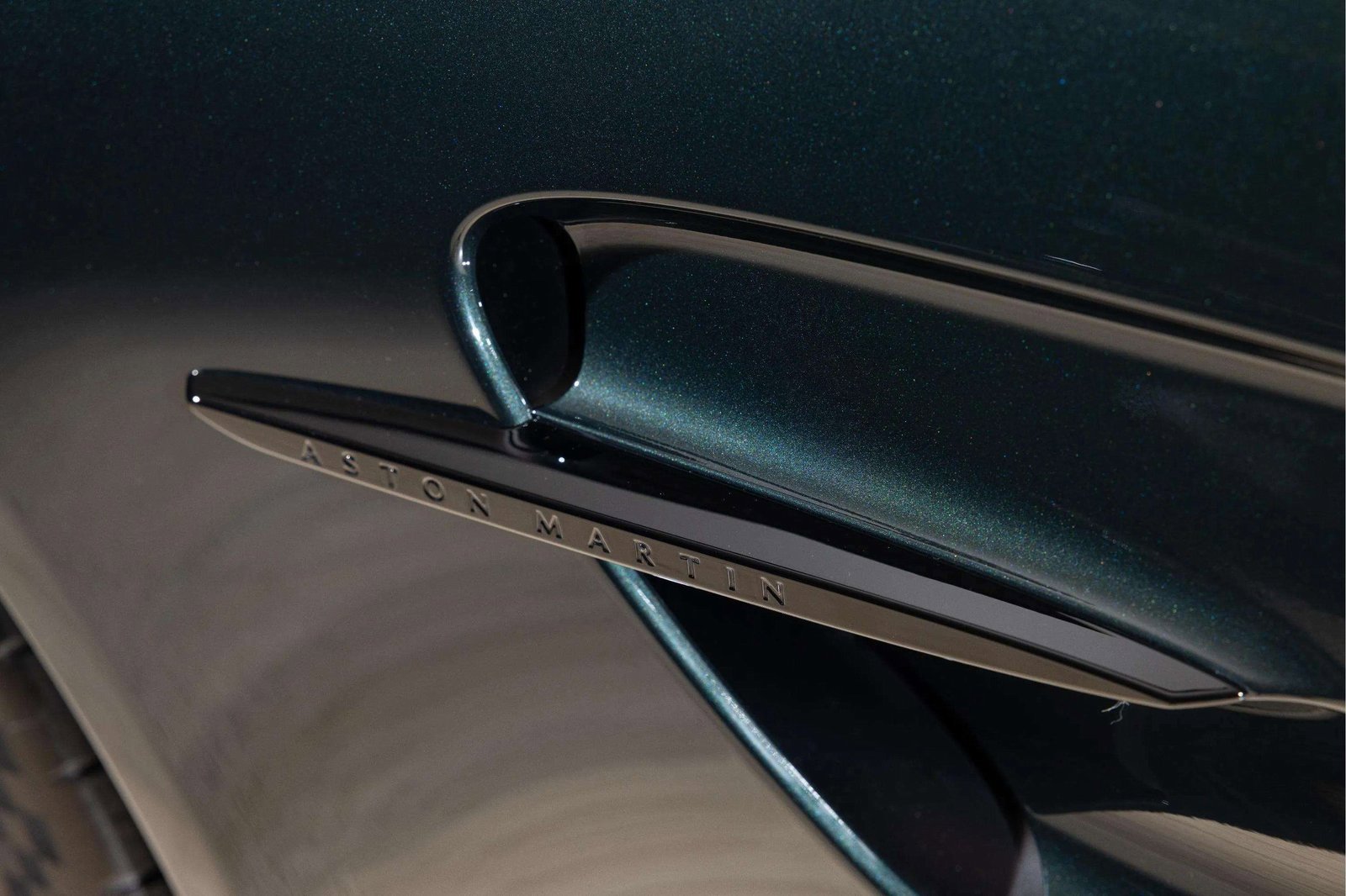 New 2026 Aston Martin V8 Vantage Roadster image 11