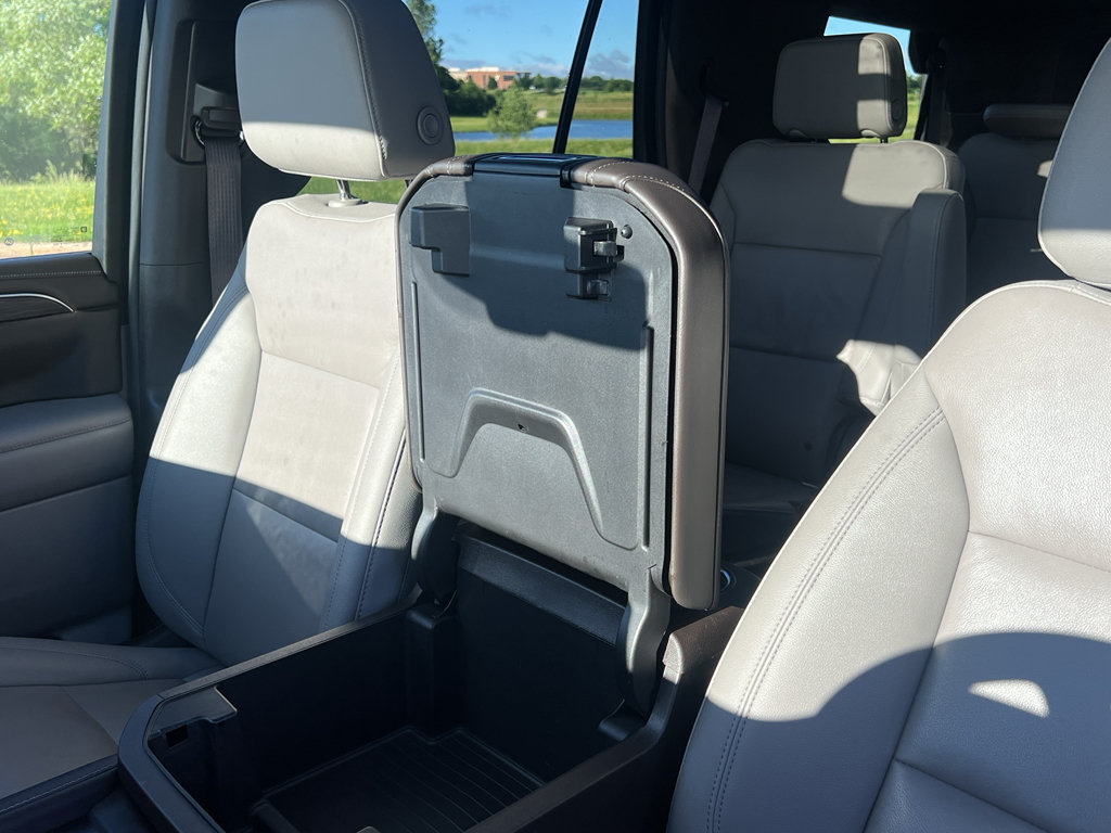 Used 2022 Chevrolet Tahoe LT w/ Luxury Package AWD/4WD image 18