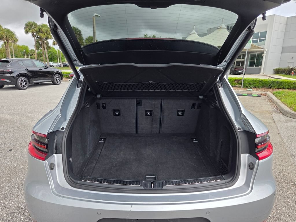 Used 2018 Porsche Macan AWD/4WD image 28
