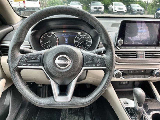 Used 2024 Nissan Altima 2.5 SV FWD image 19