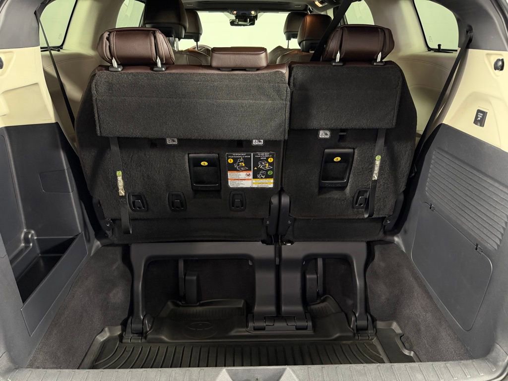Used 2024 Toyota Sienna Platinum FWD image 36