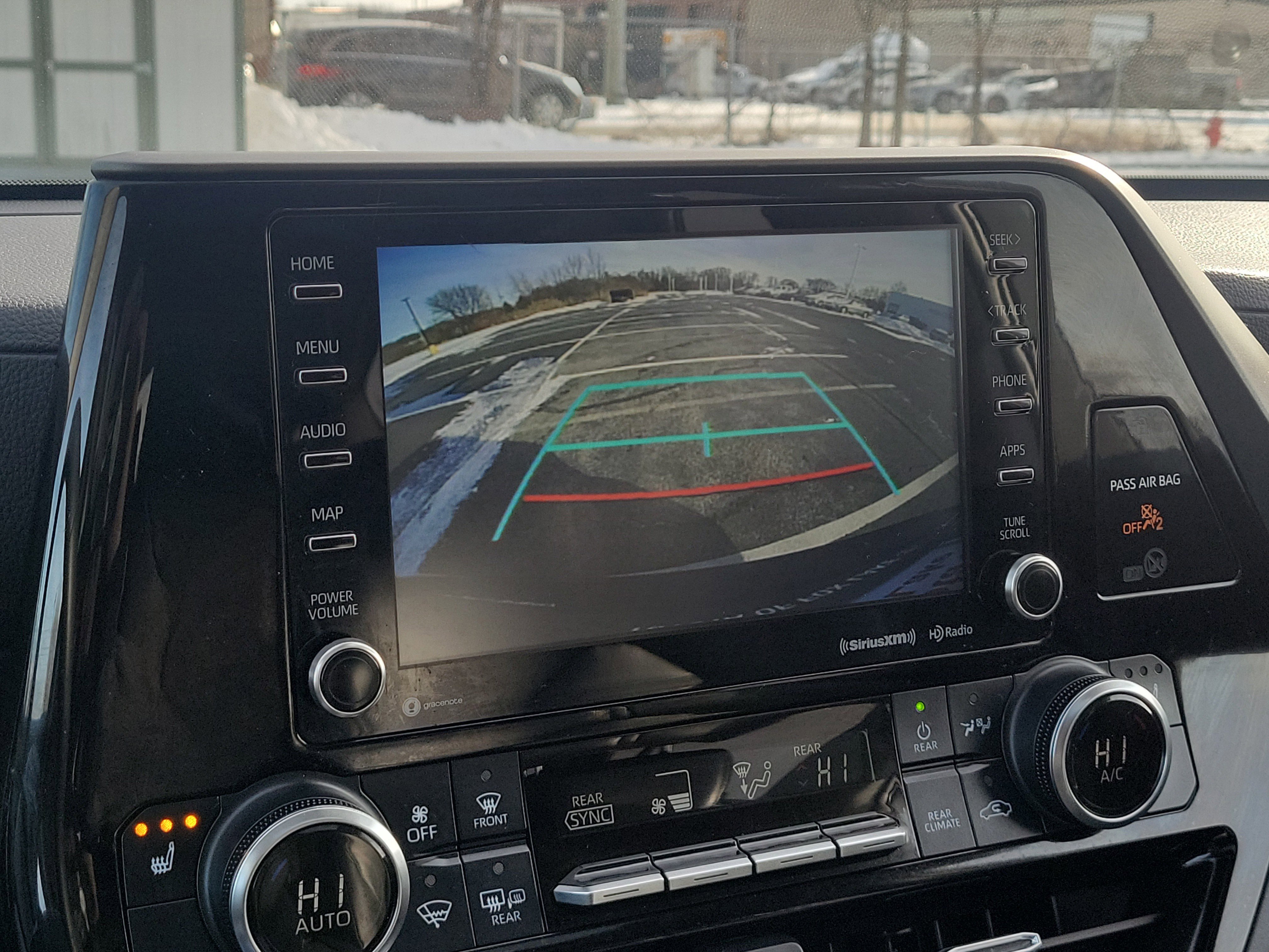 Used 2022 Toyota Highlander XLE image 29