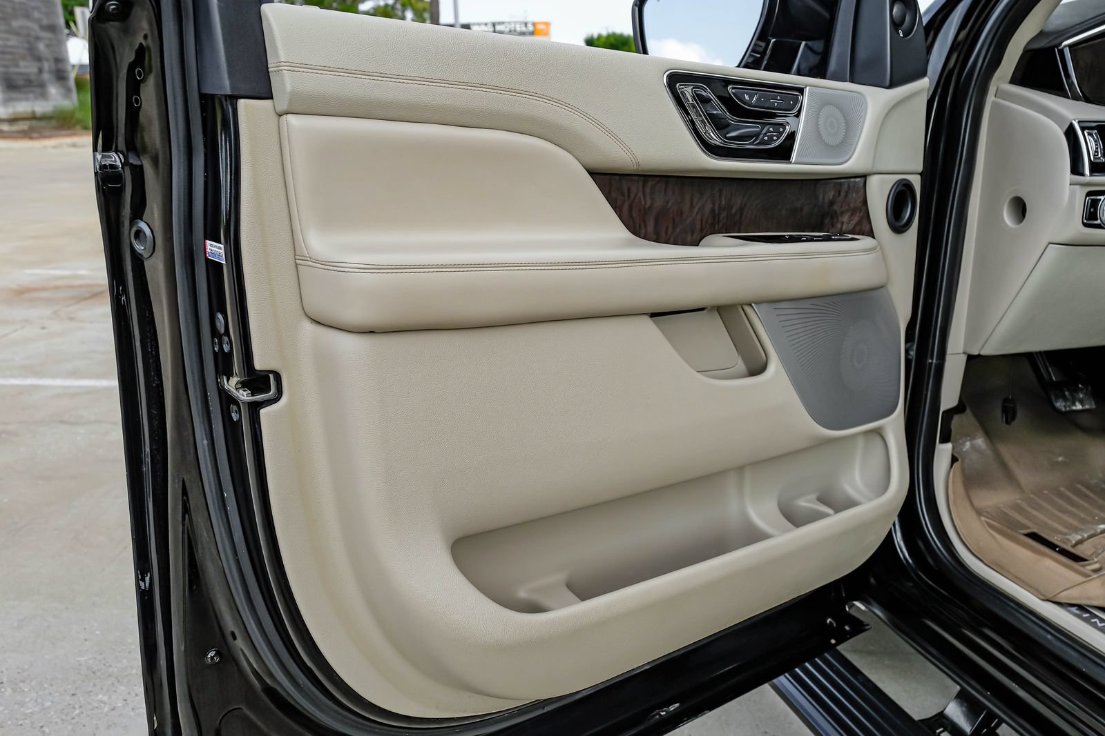 Used 2020 Lincoln Navigator L Reserve w/ Equipment Group 208A Reserve AWD/4WD image 52
