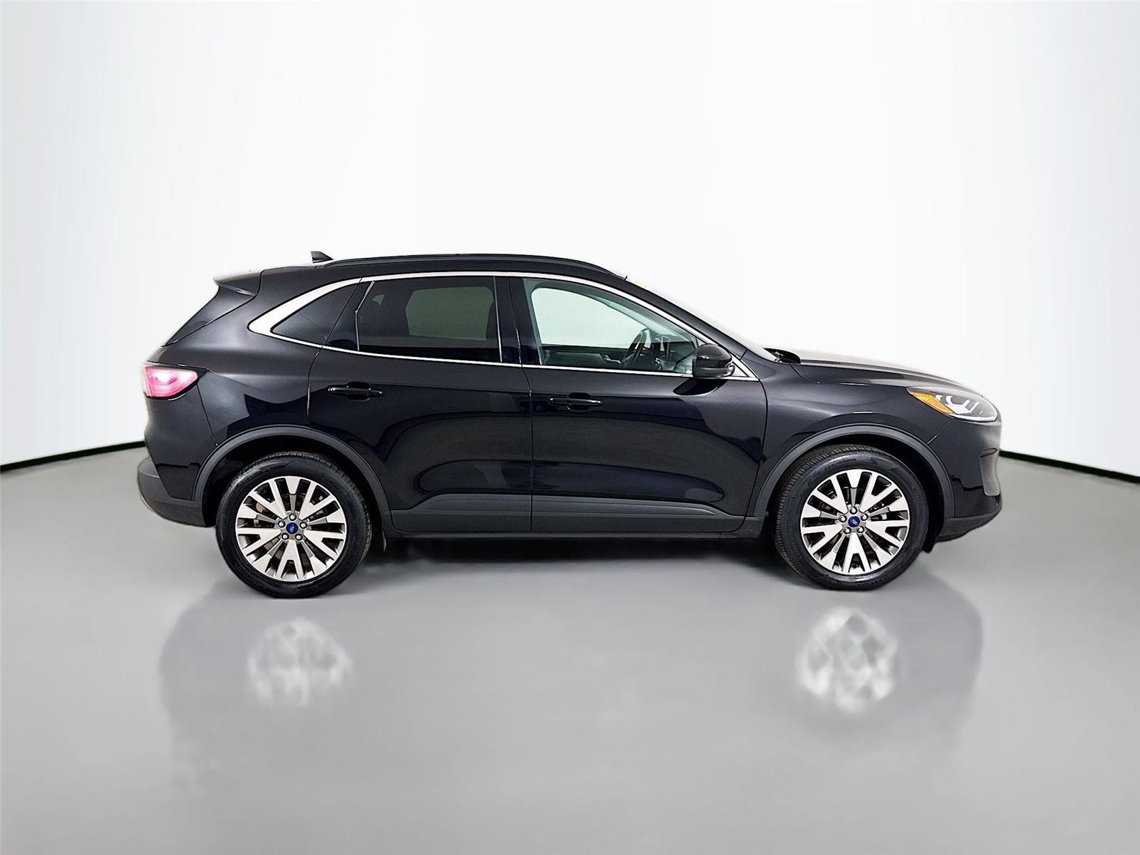 Used 2022 Ford Escape Titanium image 8