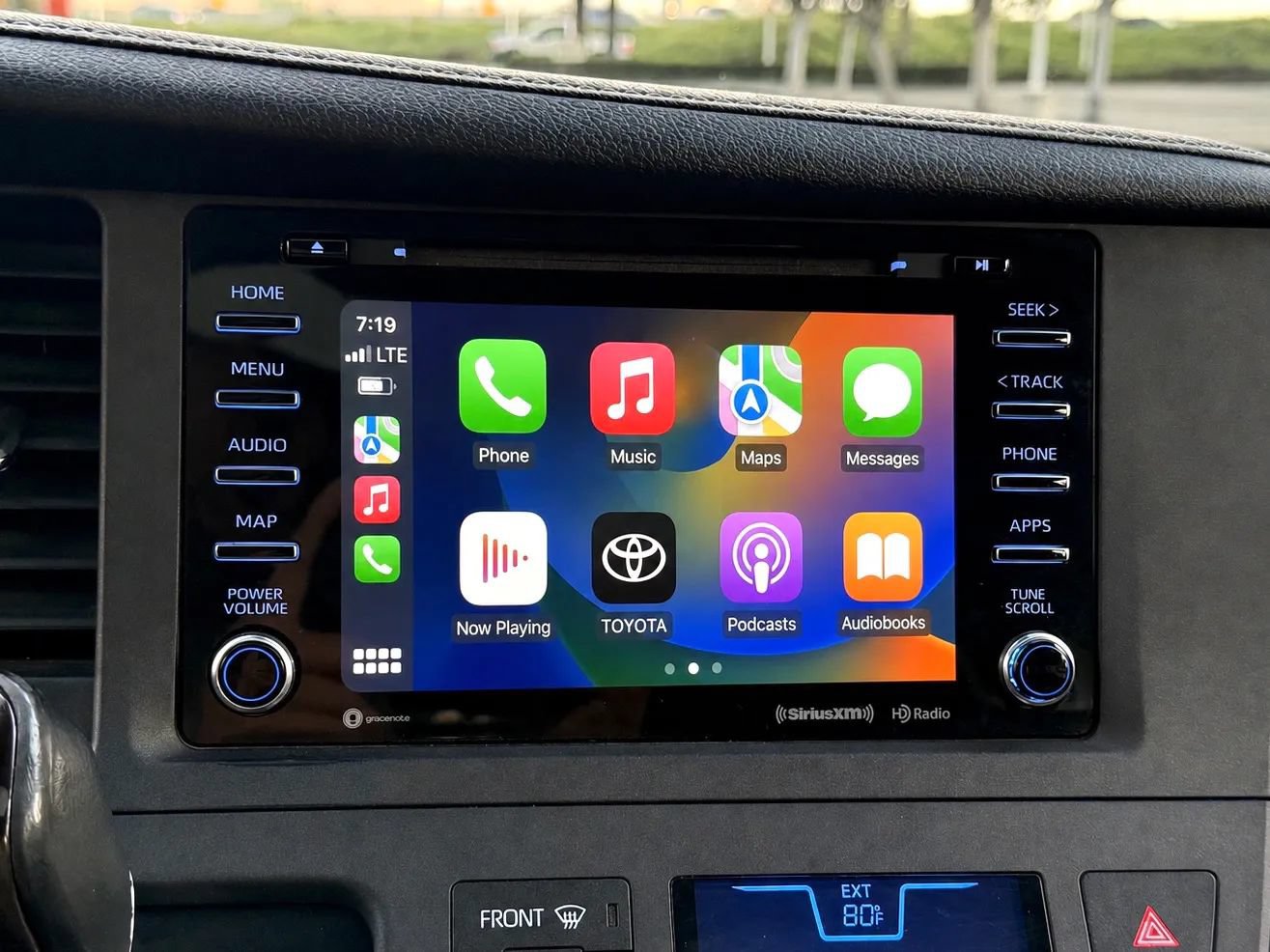 Used 2020 Toyota Sienna XLE w/ XLE Navigation Package FWD image 19