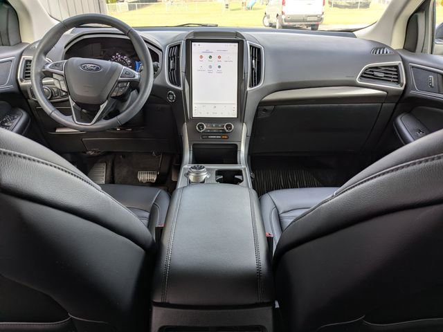 Used 2024 Ford Edge SEL w/ Convenience Package image 2