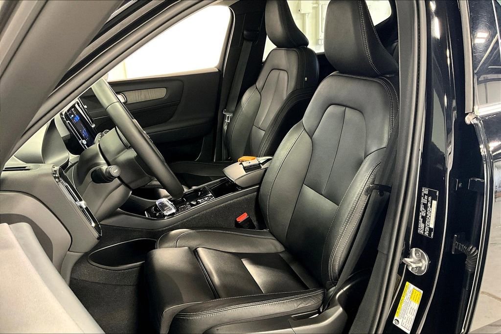 Used 2024 Volvo XC40 B5 Plus w/ Climate Package image 32