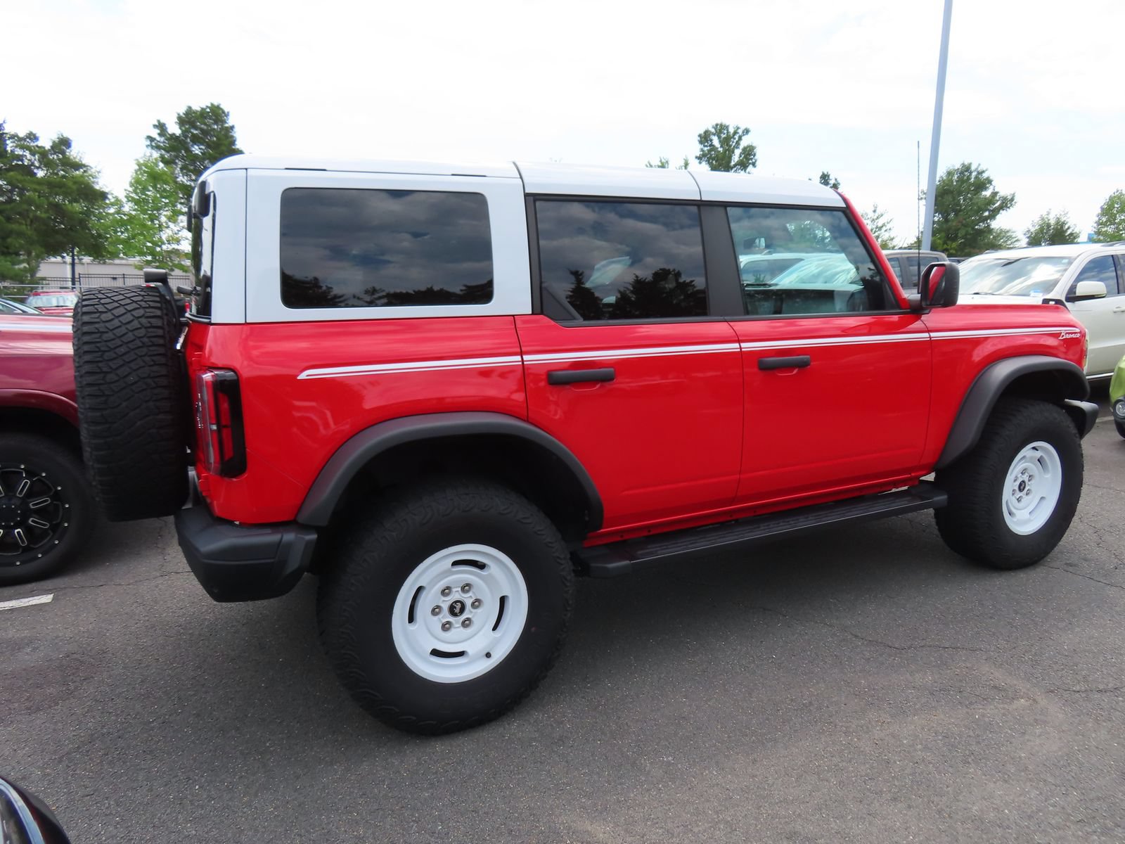 Used 2023 Ford Bronco Heritage Edition AWD/4WD image 4