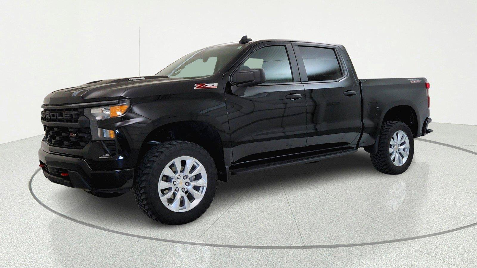 Used 2025 Chevrolet Silverado 1500 Custom Trail Boss AWD/4WD image 2