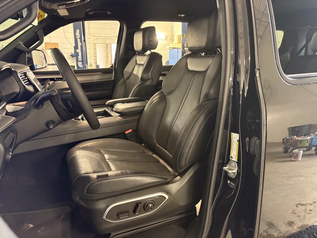 Used 2025 Jeep Wagoneer Series II w/ 8-Passenger Seating Package AWD/4WD image 9