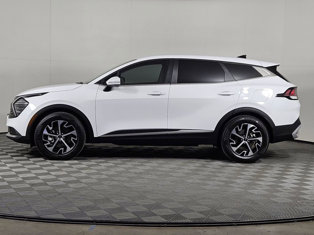 Used 2025 Kia Sportage EX image 3