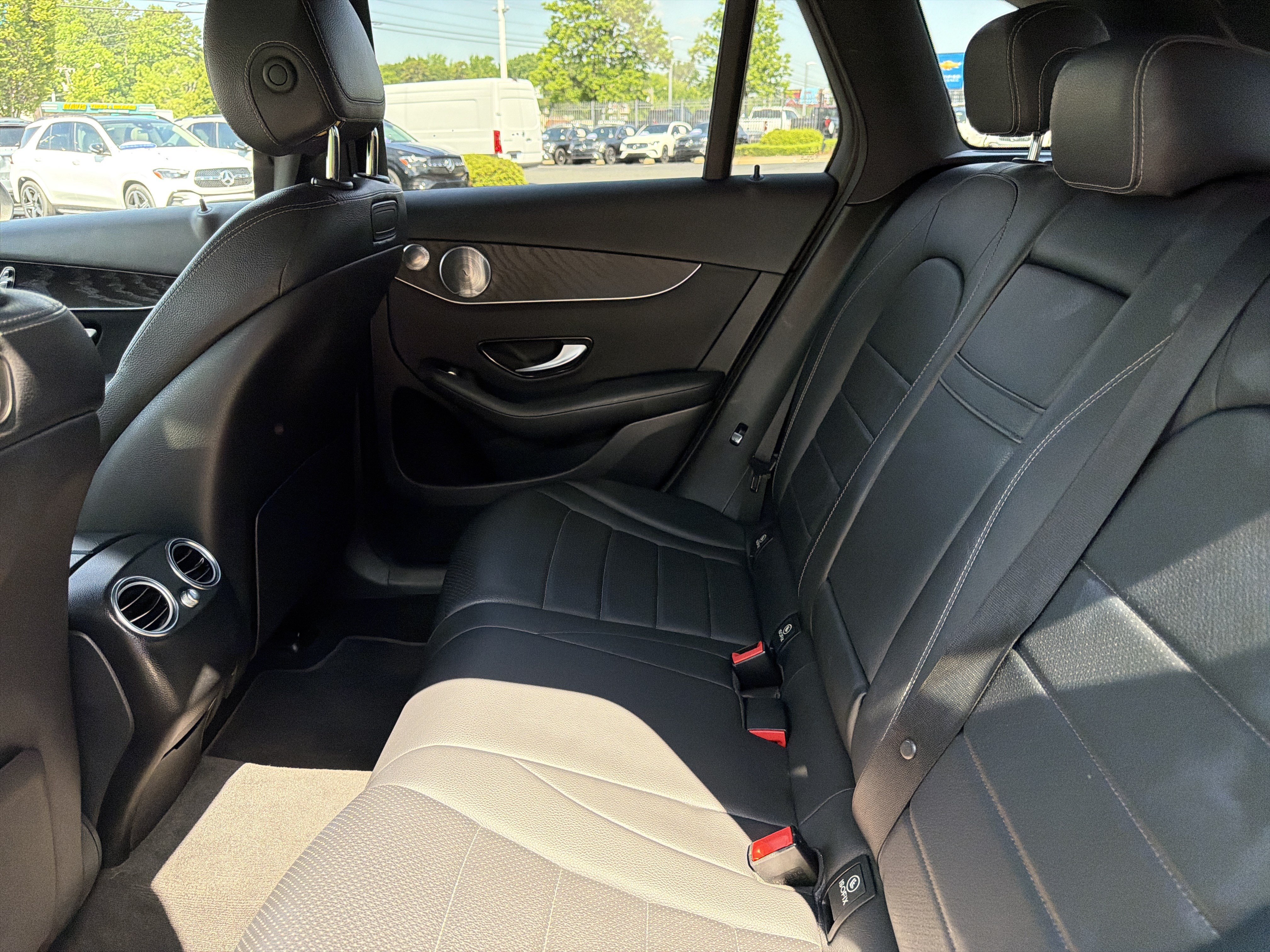 Used 2018 Mercedes-Benz GLC 300 4MATIC image 32