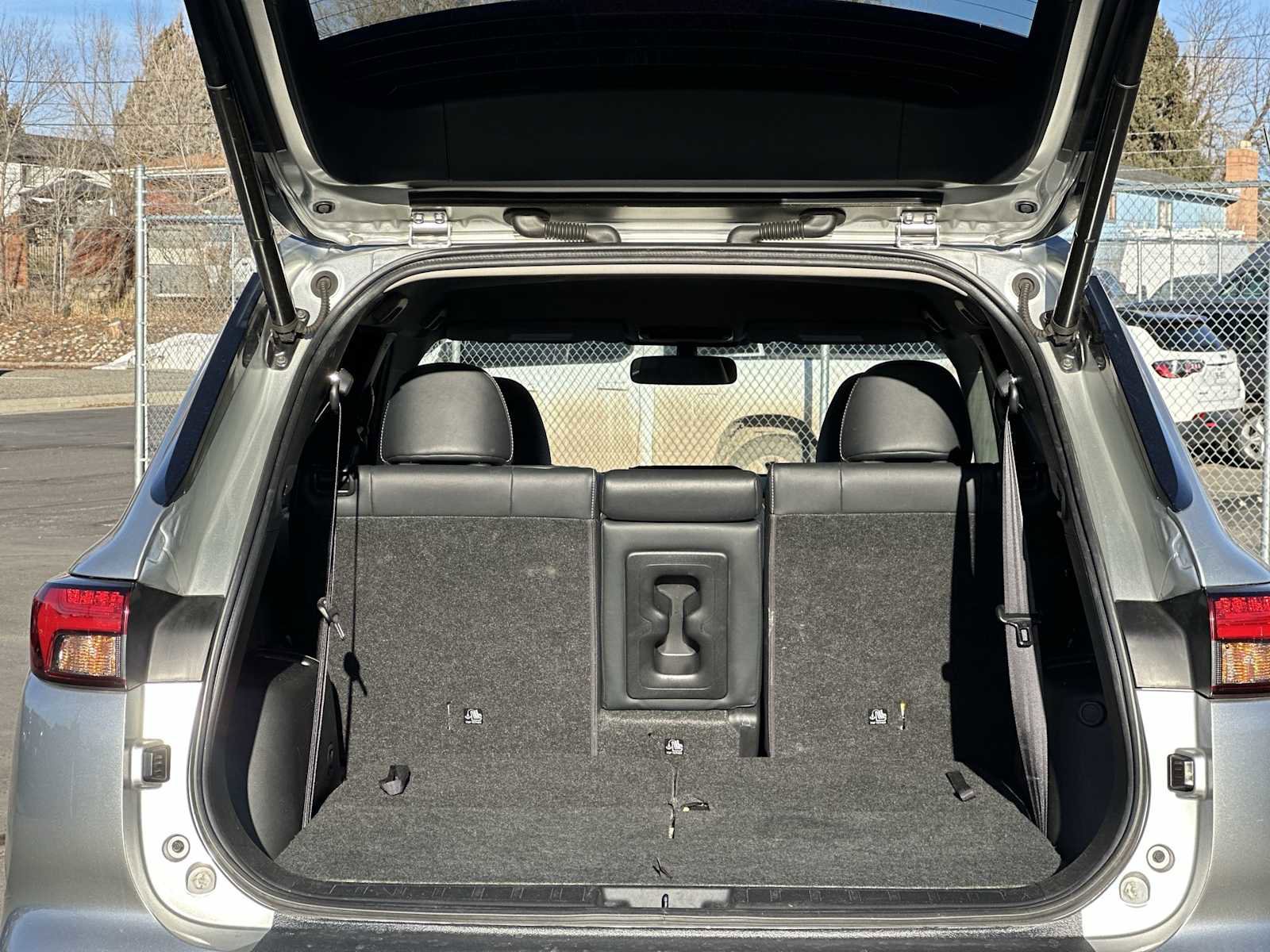 Used 2023 Mitsubishi Outlander SE image 18