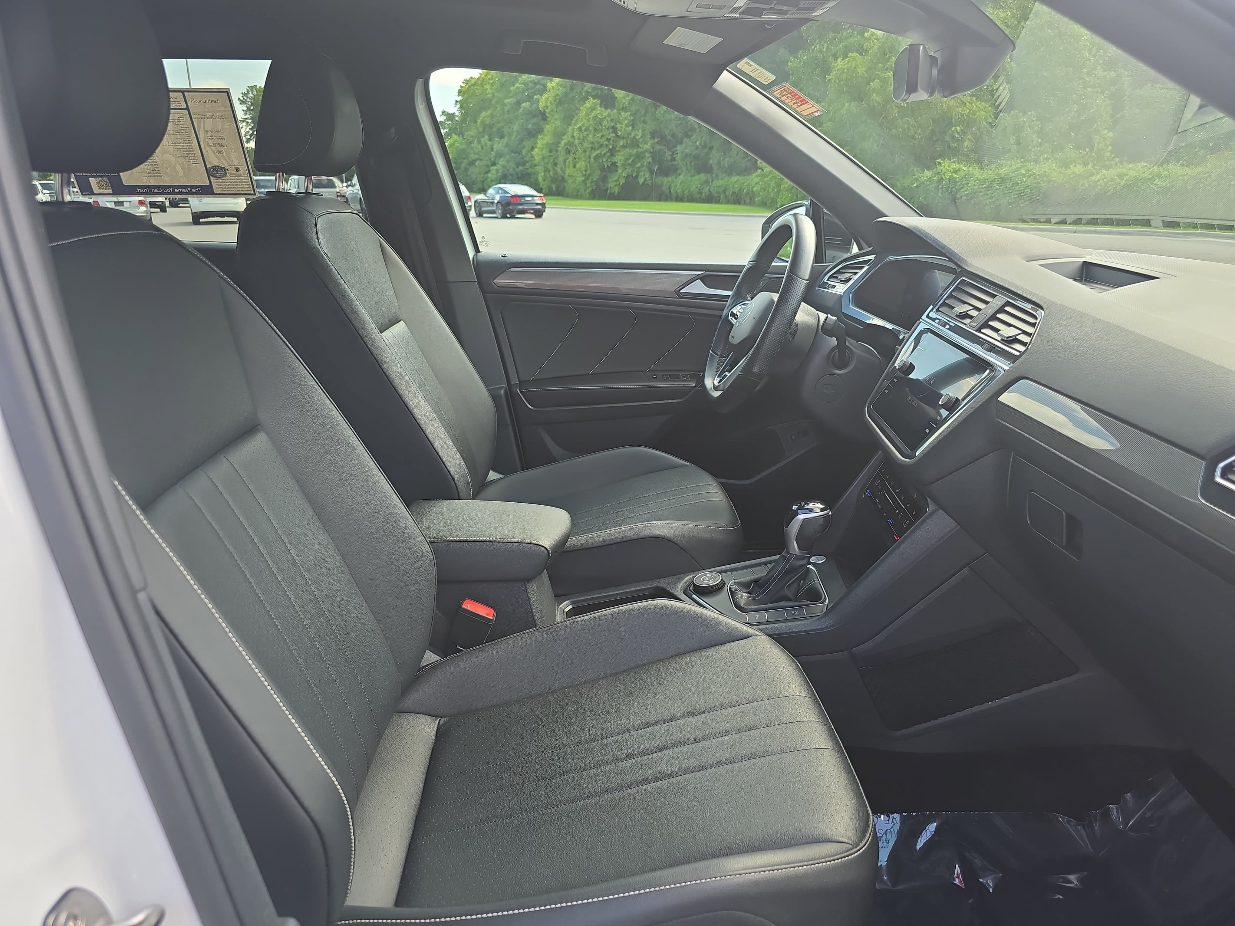 Used 2022 Volkswagen Tiguan SE R-Line AWD/4WD image 10