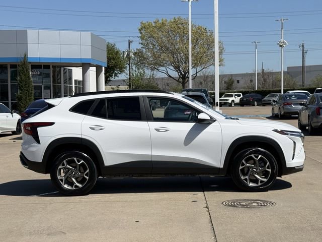 Used 2025 Chevrolet Trax LT image 3