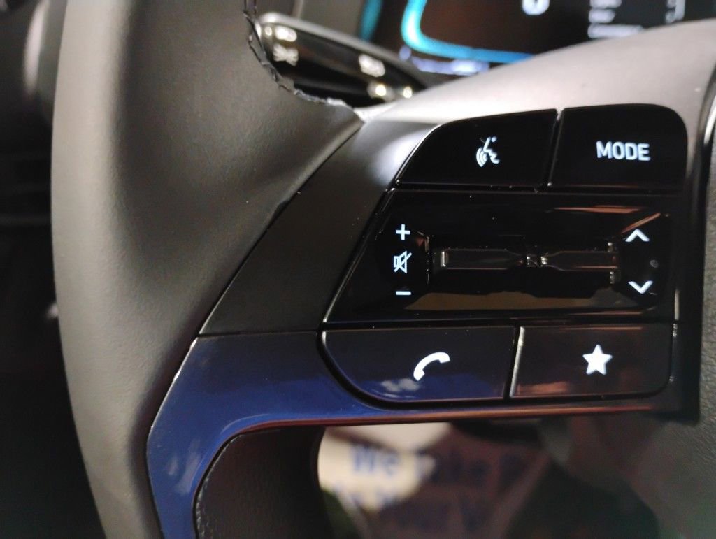 Used 2025 Hyundai Elantra Sport image 32